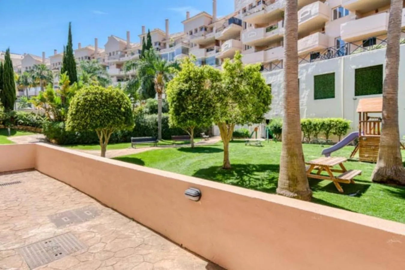 Wonderful 2 Bedroom Apartment Manilva